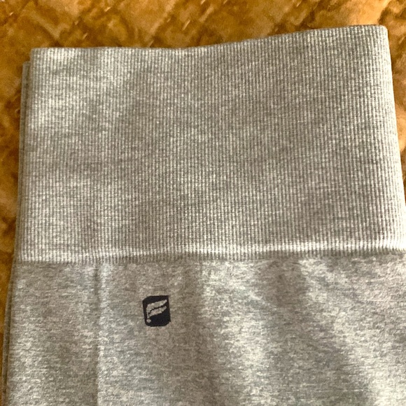 Super Smooth Fabletics Leggings - Picture 2 of 4